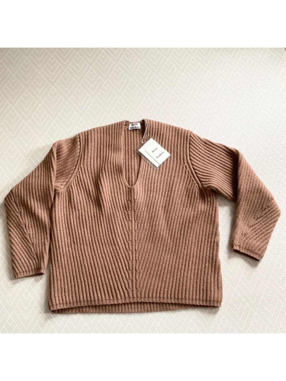 NWT Acne studios 100 wool camel brown sweater pullover v neck bust 44 SZS